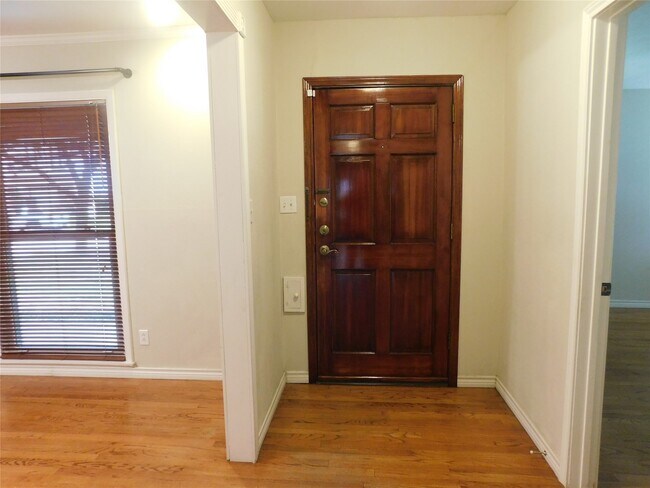 Building Photo - 2317 Dorrington St