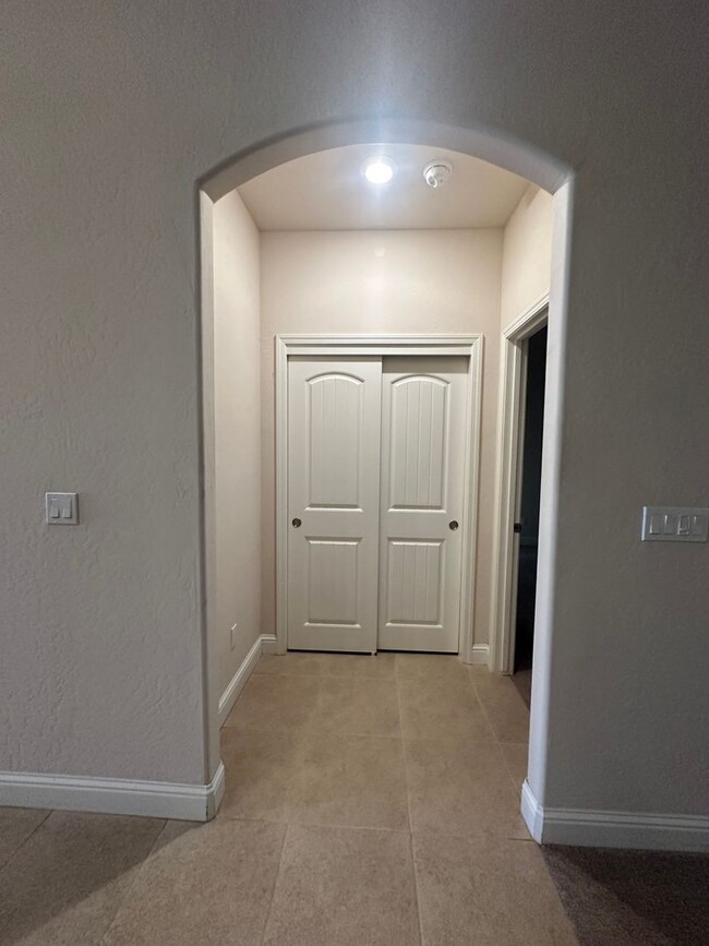 Building Photo - Must see this immaculate home!!!