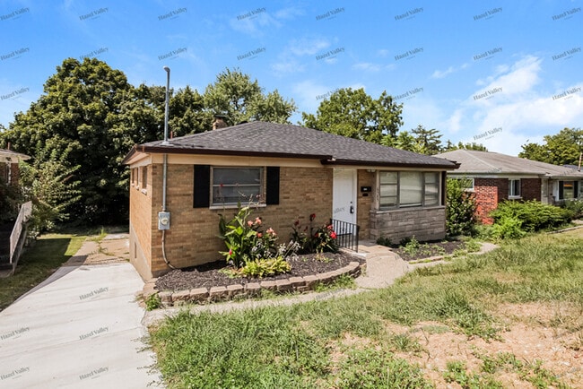 Building Photo - 6585 Daly Rd