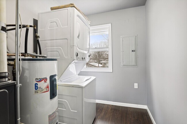 Building Photo - 439 Arlington Ave E