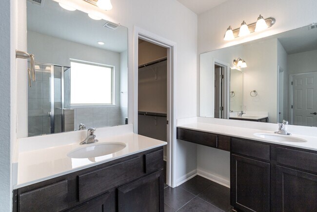 Building Photo - 909 Durness Dr