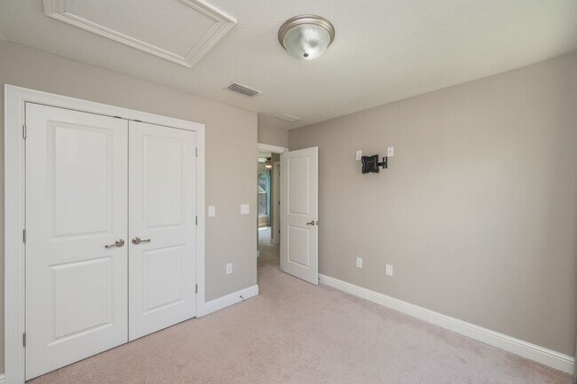 Building Photo - Modern 4-Bedroom Home with Designer Touches in the Heart of Niceville