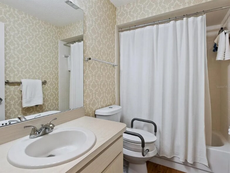 Building Photo - 1624 Whitehead Dr