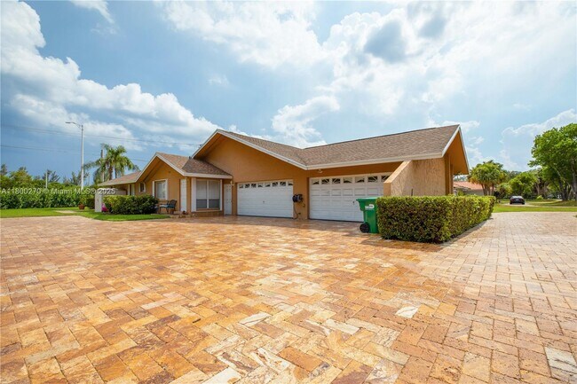 Building Photo - 7720 SW 183rd Terrace