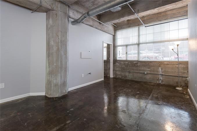 Building Photo - 321 W 7th St