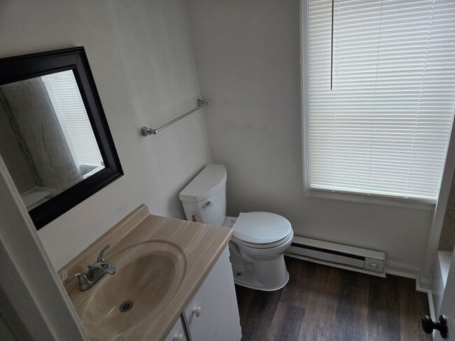 Building Photo - 3 Bedroom townhouse in Wilmington