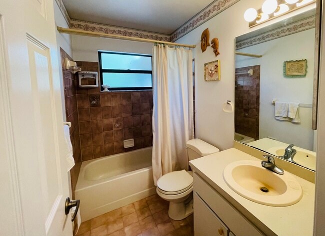 Building Photo - 757 Tulip Dr