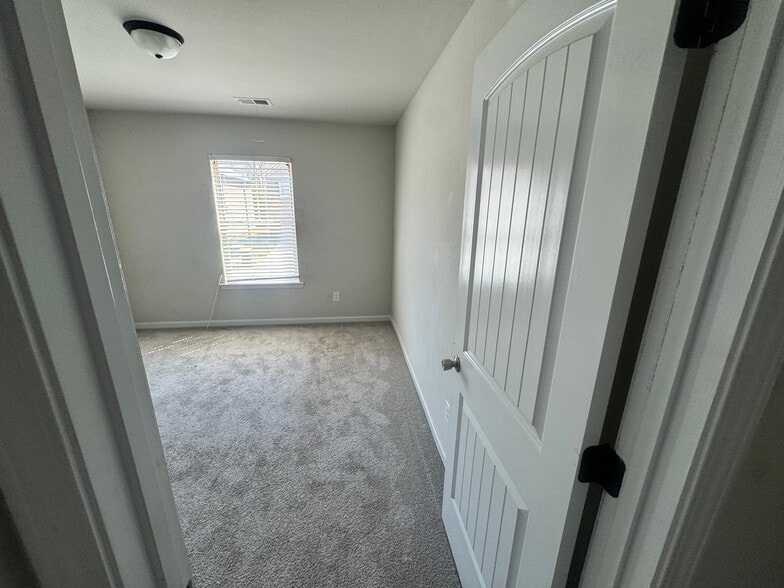 Building Photo - Room in House on Brightside Pkwy