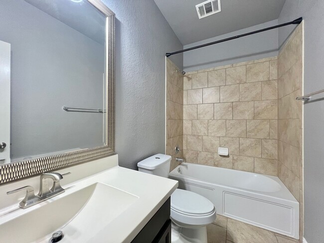 Building Photo - Gorgeous and spacious 4 bed 3.5 bath in Ka...