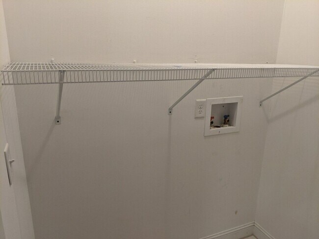 Building Photo - For Rent