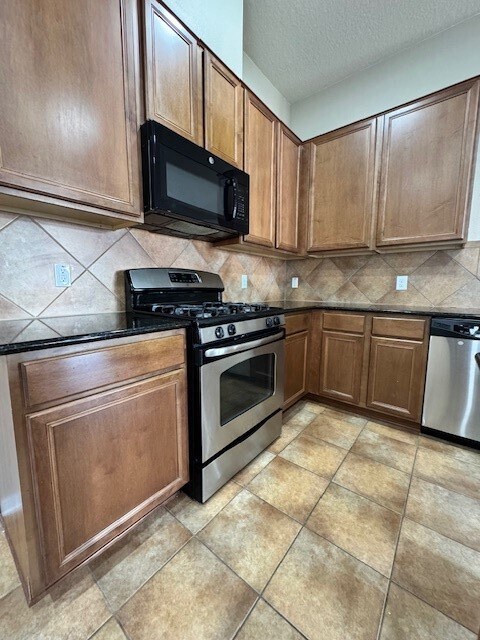 Building Photo - 18426 Cypress Lake Village Dr