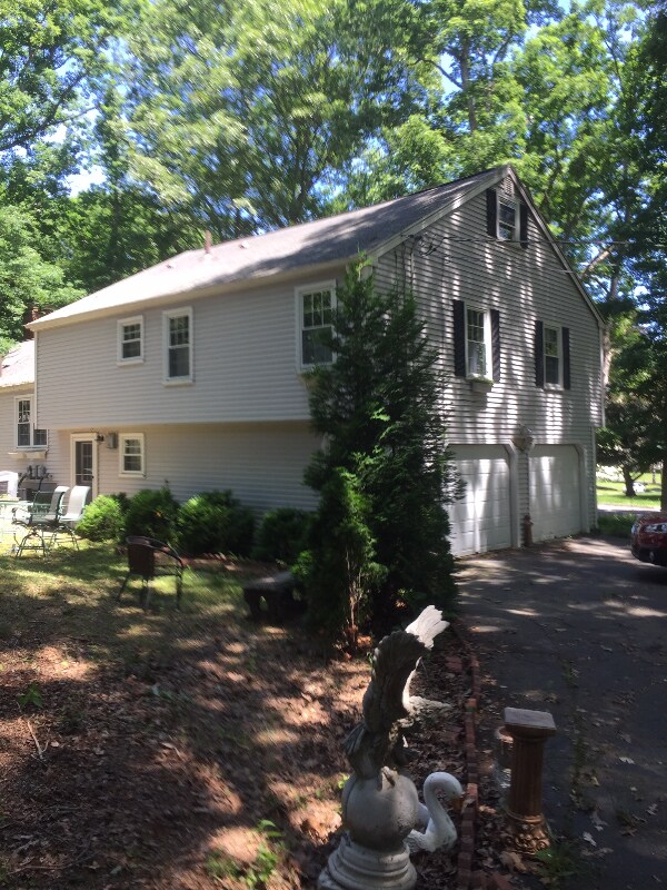 Building Photo - 8 Dogwood Ln