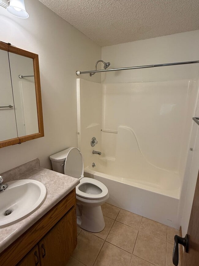 Building Photo - 3916 Fox Ridge Dr