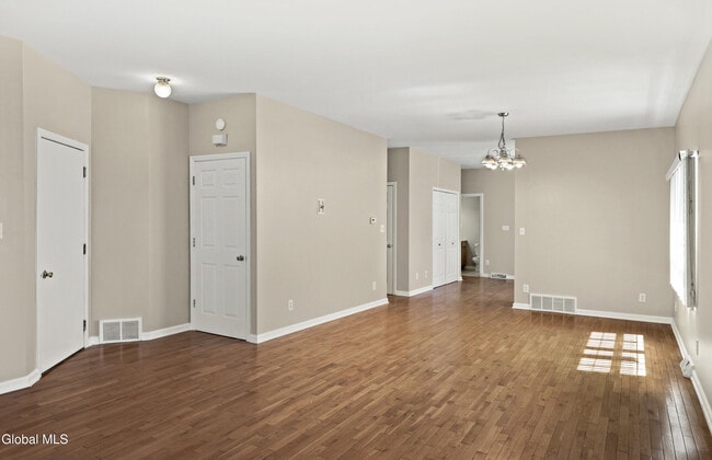 Building Photo - 75 Edgecomb St