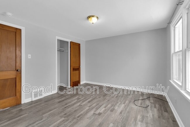 Building Photo - 854 Richmond Ave