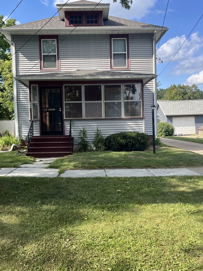 Primary Photo - 152 W Euclid Ave