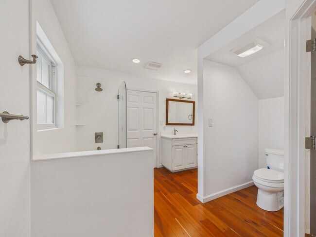 Building Photo - San Carlos home for rent plus studio in-law unit! $7,500