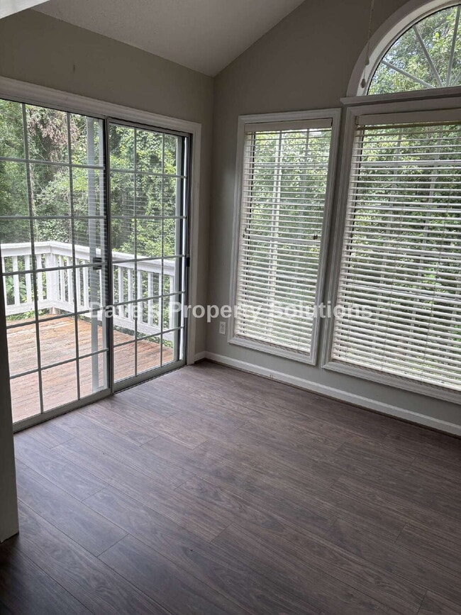 Building Photo - Beautiful Condo in Convenient Location!