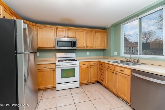 Building Photo - 248 Kennedy Ave