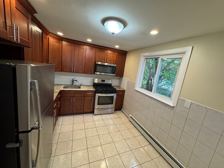 Building Photo - 37 Gautier Ave