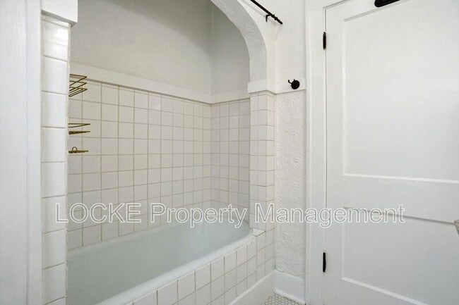 Building Photo - 1806 Clover Ln