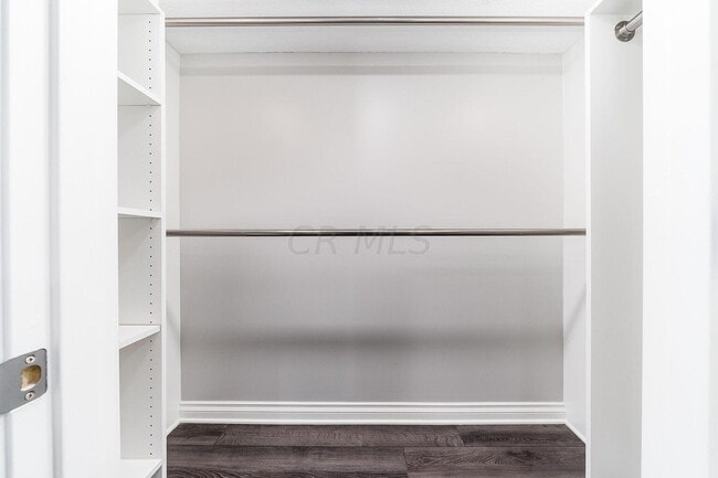 Building Photo - 2850 Pickwick Dr