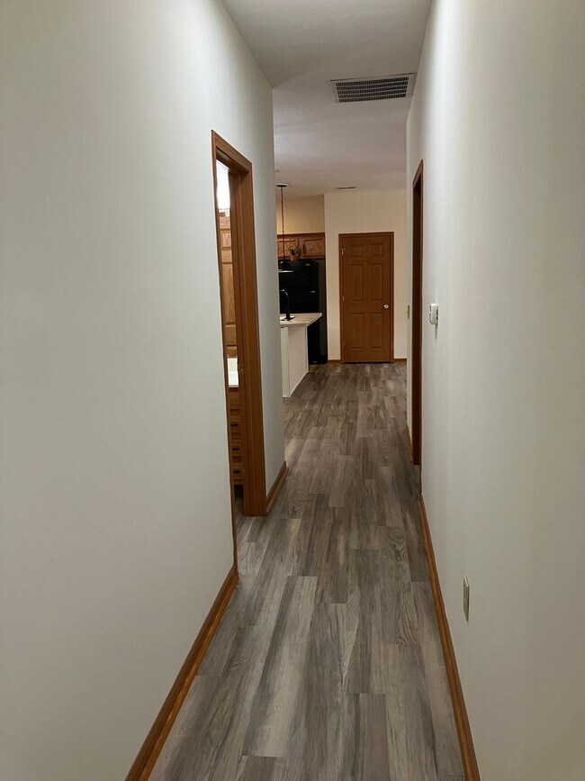 Building Photo - Modern & Spacious 3-Bedroom Ranch Condo – ...
