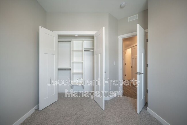 Building Photo - 1865 Jennie Lee Dr