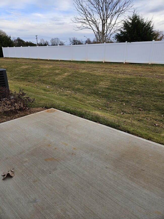 Building Photo - 868 Pilot St