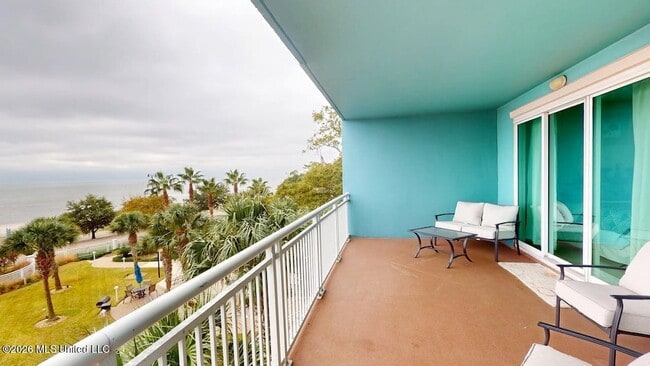 Building Photo - 2230 Beach Dr