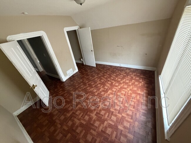 Building Photo - 2647 Fremont Ave N