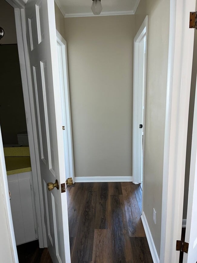 Building Photo - 3 Bed 1.5 Bath Home