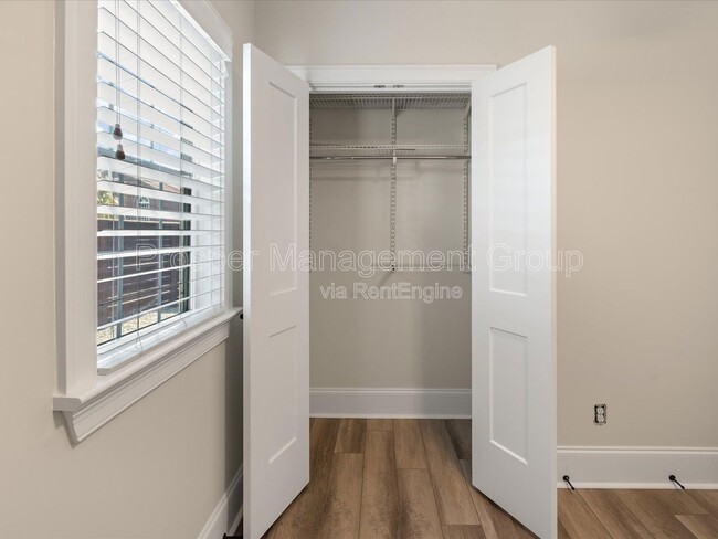 Building Photo - 400 Sumter St