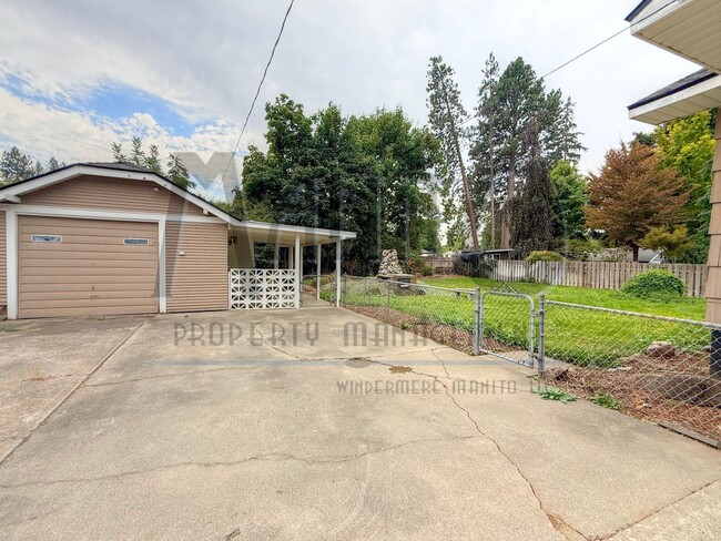 Building Photo - 1032 E 33rd Ave