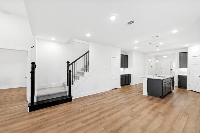 Building Photo - 8058 Kay Hbr Dr