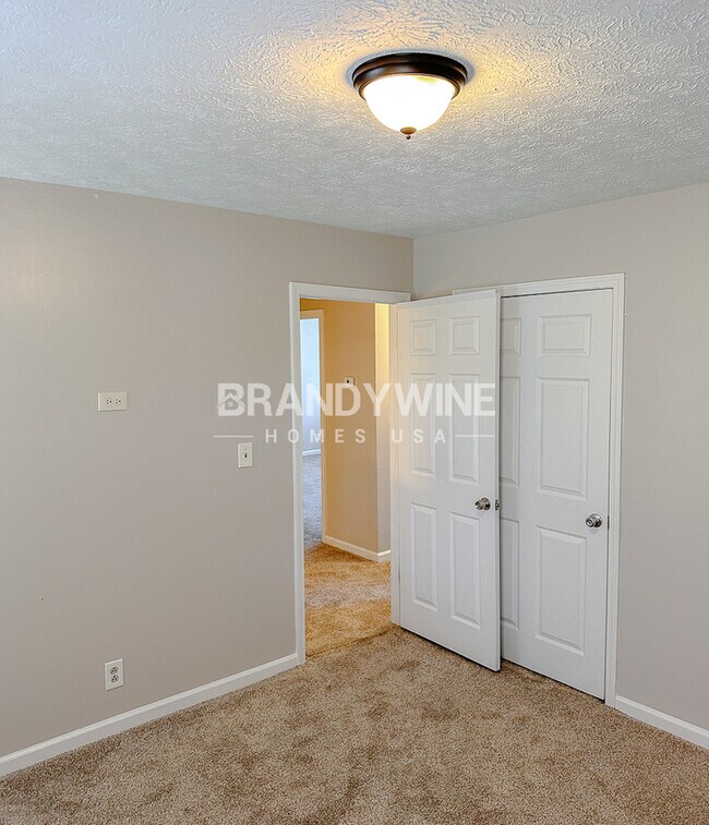 Building Photo - One month FREE RENT!