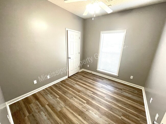 Building Photo - 3BD/2BA FOR RENT