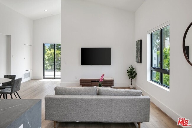 Building Photo - 1236 N Spaulding Ave