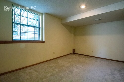 Building Photo - 5607 Riley St
