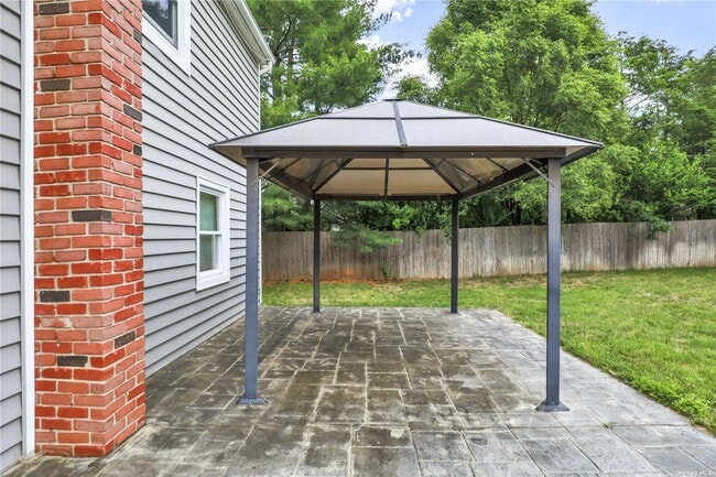 Building Photo - 34 Millbrook Dr