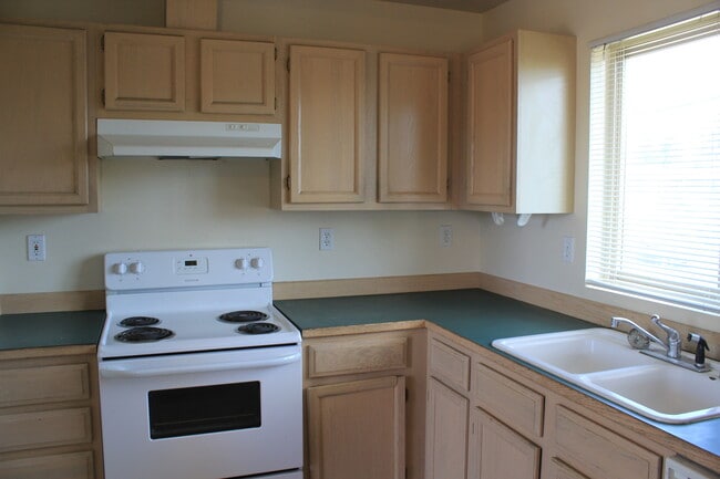 Building Photo - 503 River Ave