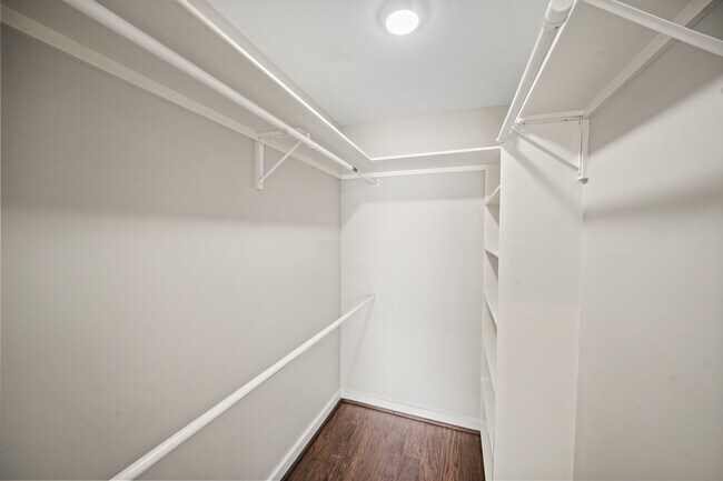 Building Photo - 845 Augusta Dr