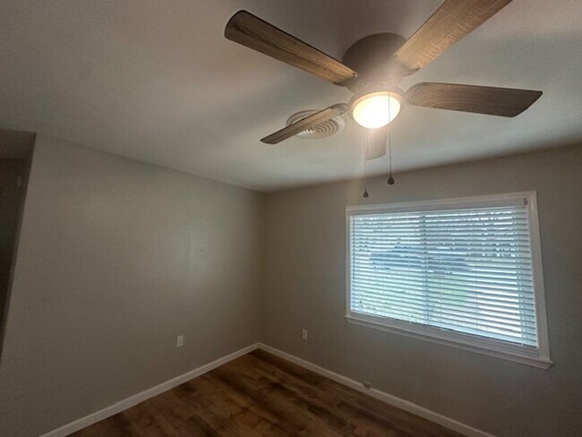 Building Photo - 893 Palm St