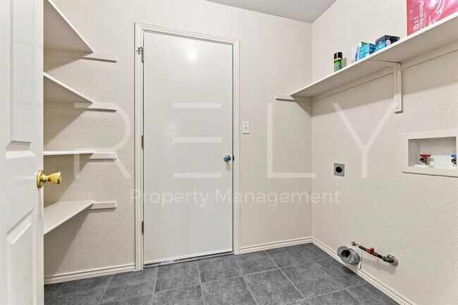 Building Photo - 103 Prairie Springs Loop