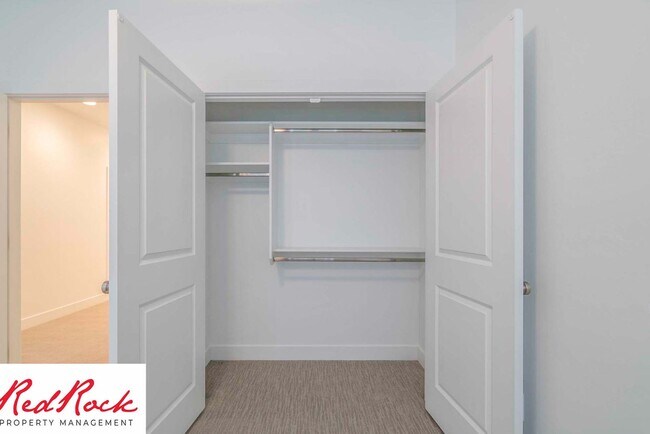 Building Photo - 3 Bedroom Townhome in Washington Fields wi...