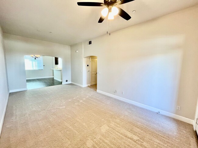 Building Photo - Perfect 3B/3BA, 3 Story Home in Chula Vista!