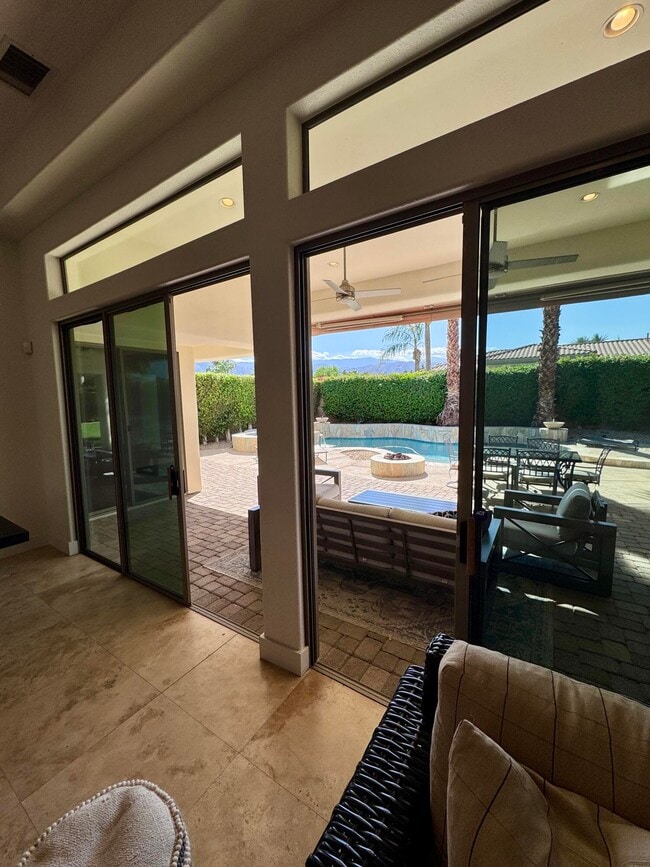 Building Photo - 102 Cll Los Hibiscos