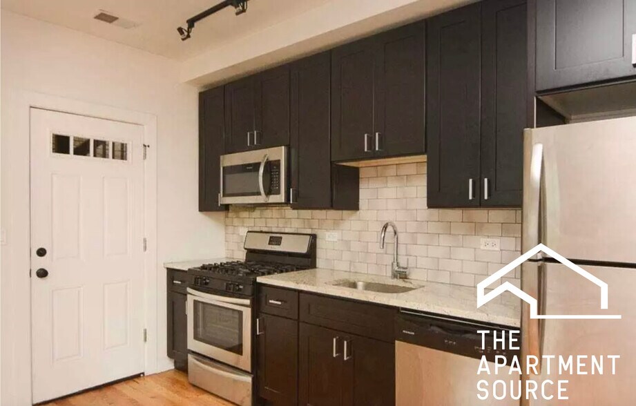 Building Photo - 2203 W Eastwood Ave