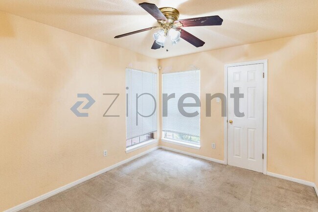 Building Photo - 1215 Timber Bend Dr