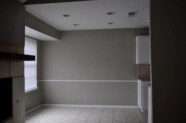 Building Photo - 908 Speer Ln